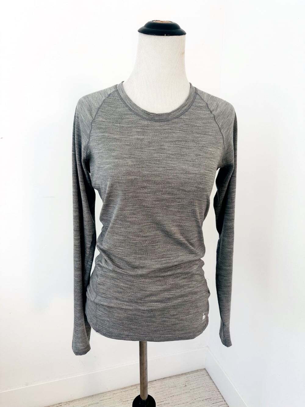SMARTWOOL Merino 150 Women’s Size S Gray Base Layer Top Crew Classic Hiking Ski